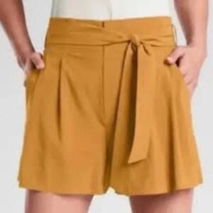 Athleta Skyline Short II in Tuscan Gold - Size 6